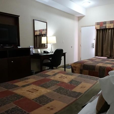 Hotel Ramada By Wyndham Weyburn Zewnętrze zdjęcie