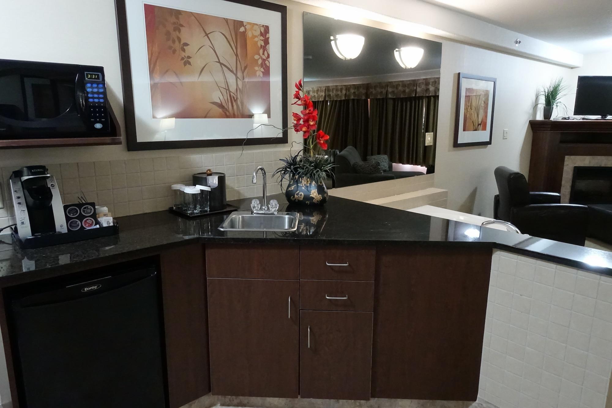 Hotel Ramada By Wyndham Weyburn Zewnętrze zdjęcie