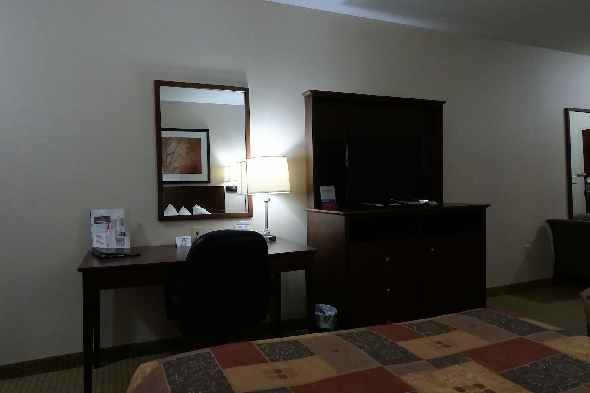 Hotel Ramada By Wyndham Weyburn Zewnętrze zdjęcie