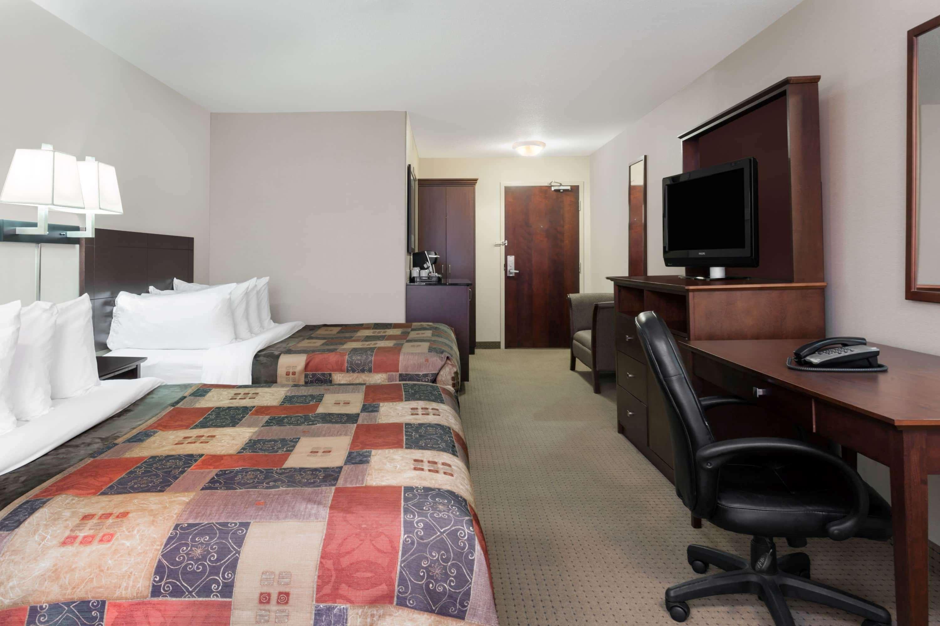 Hotel Ramada By Wyndham Weyburn Zewnętrze zdjęcie