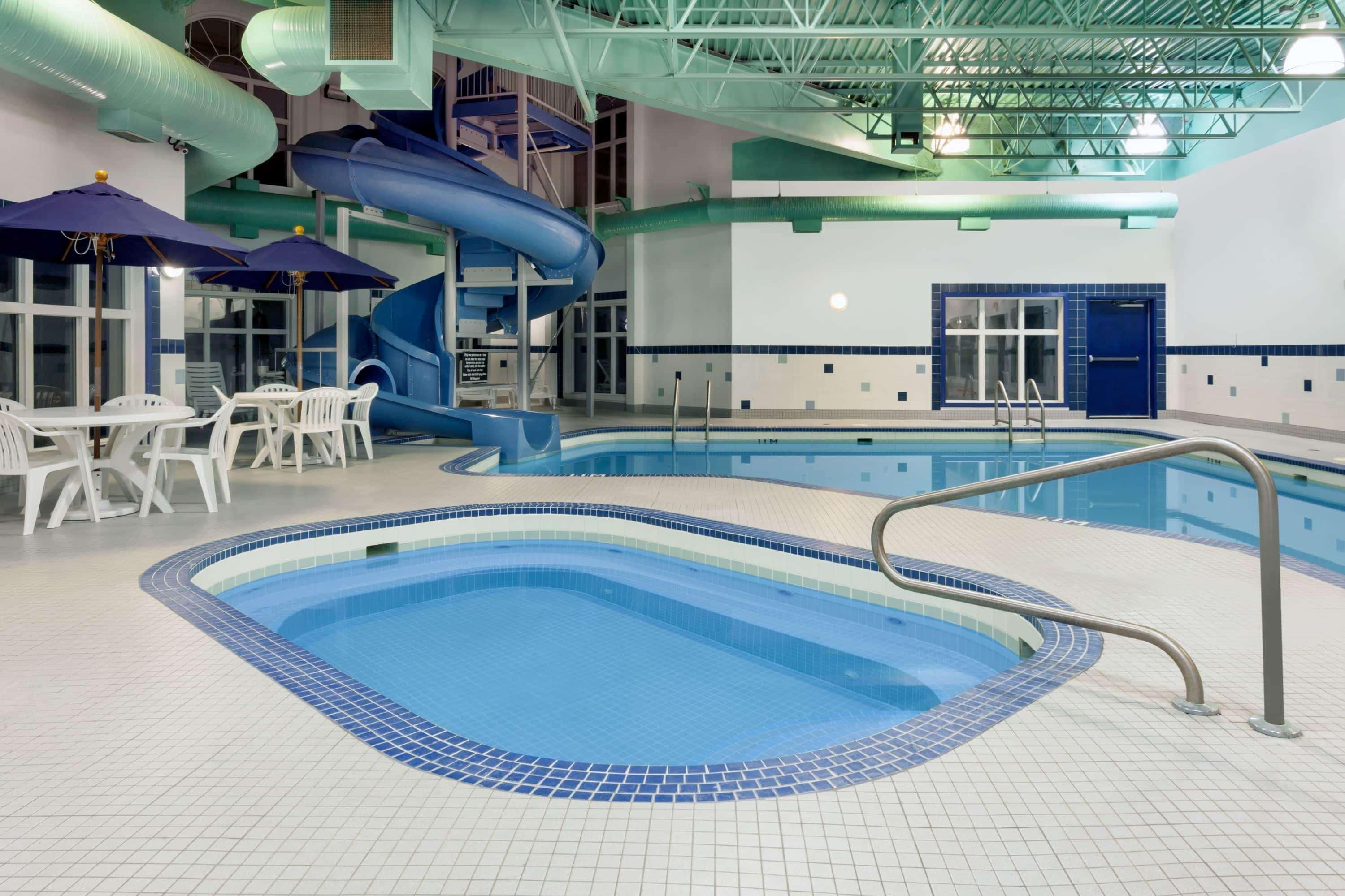 Hotel Ramada By Wyndham Weyburn Zewnętrze zdjęcie