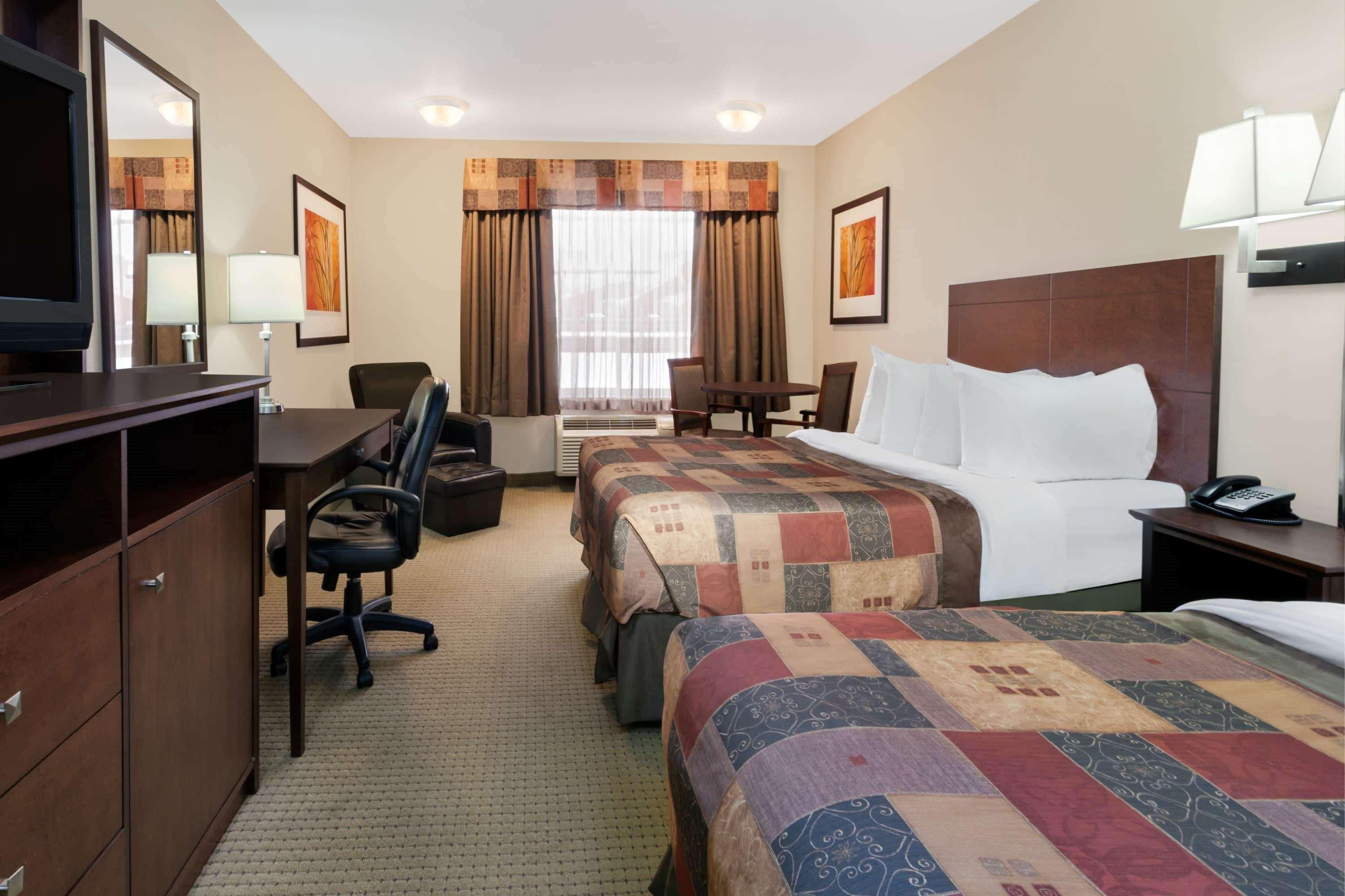 Hotel Ramada By Wyndham Weyburn Zewnętrze zdjęcie