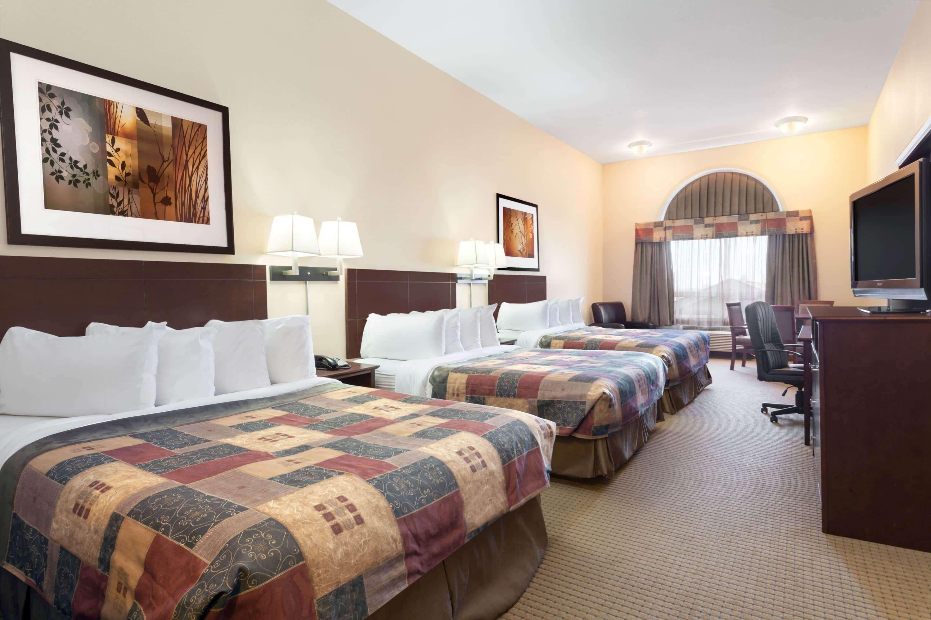 Hotel Ramada By Wyndham Weyburn Zewnętrze zdjęcie