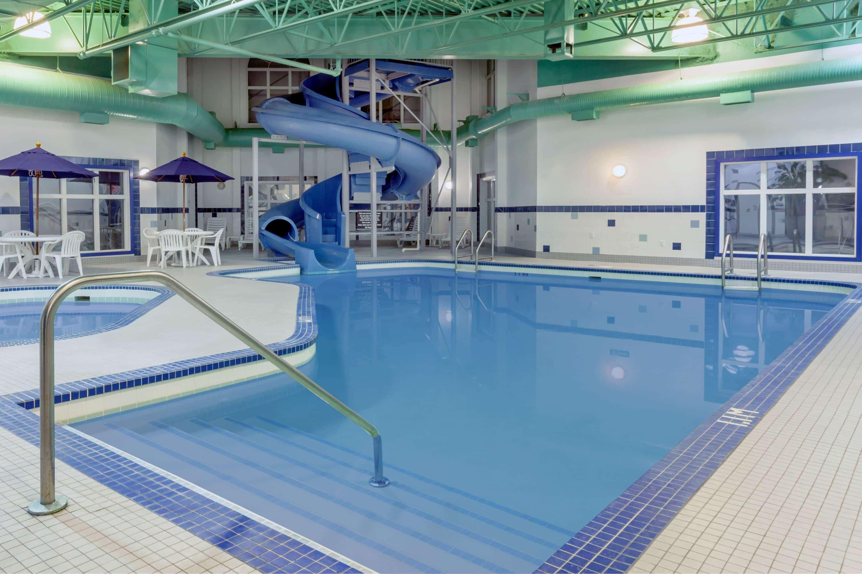 Hotel Ramada By Wyndham Weyburn Zewnętrze zdjęcie