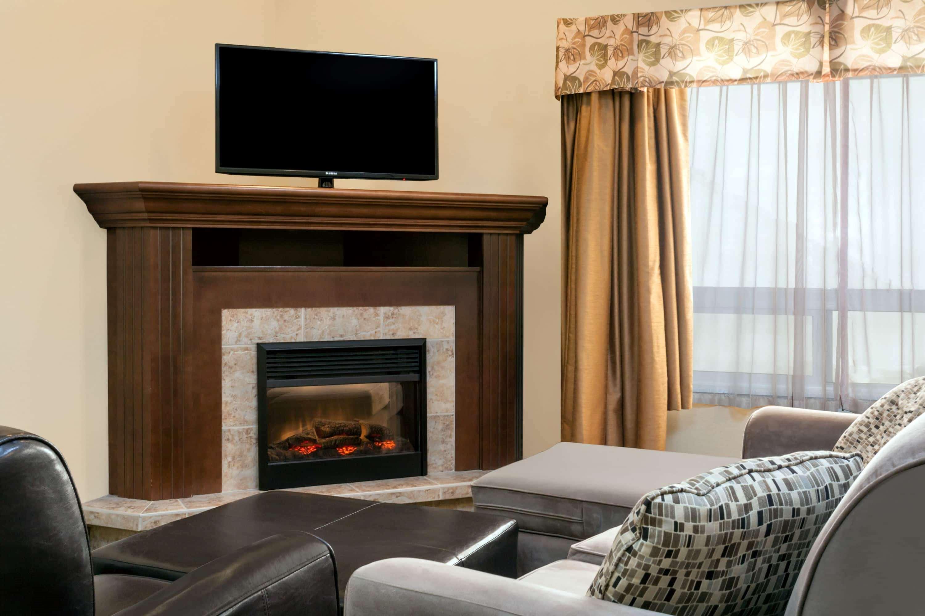 Hotel Ramada By Wyndham Weyburn Zewnętrze zdjęcie
