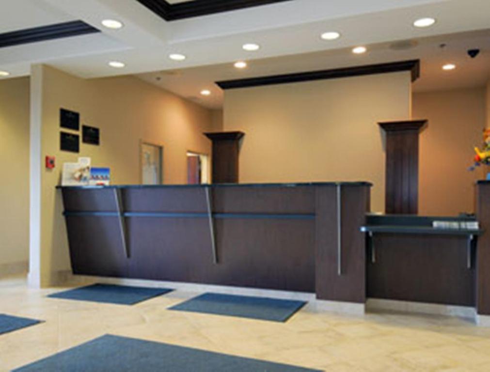 Hotel Ramada By Wyndham Weyburn Wnętrze zdjęcie