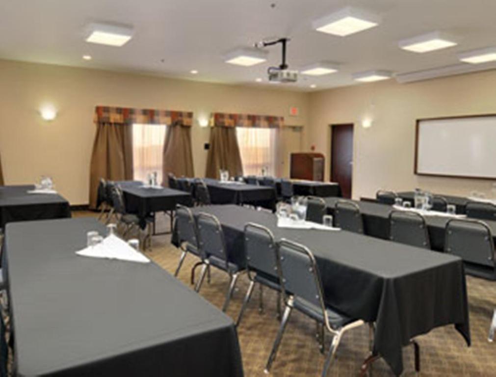Hotel Ramada By Wyndham Weyburn Udogodnienia zdjęcie