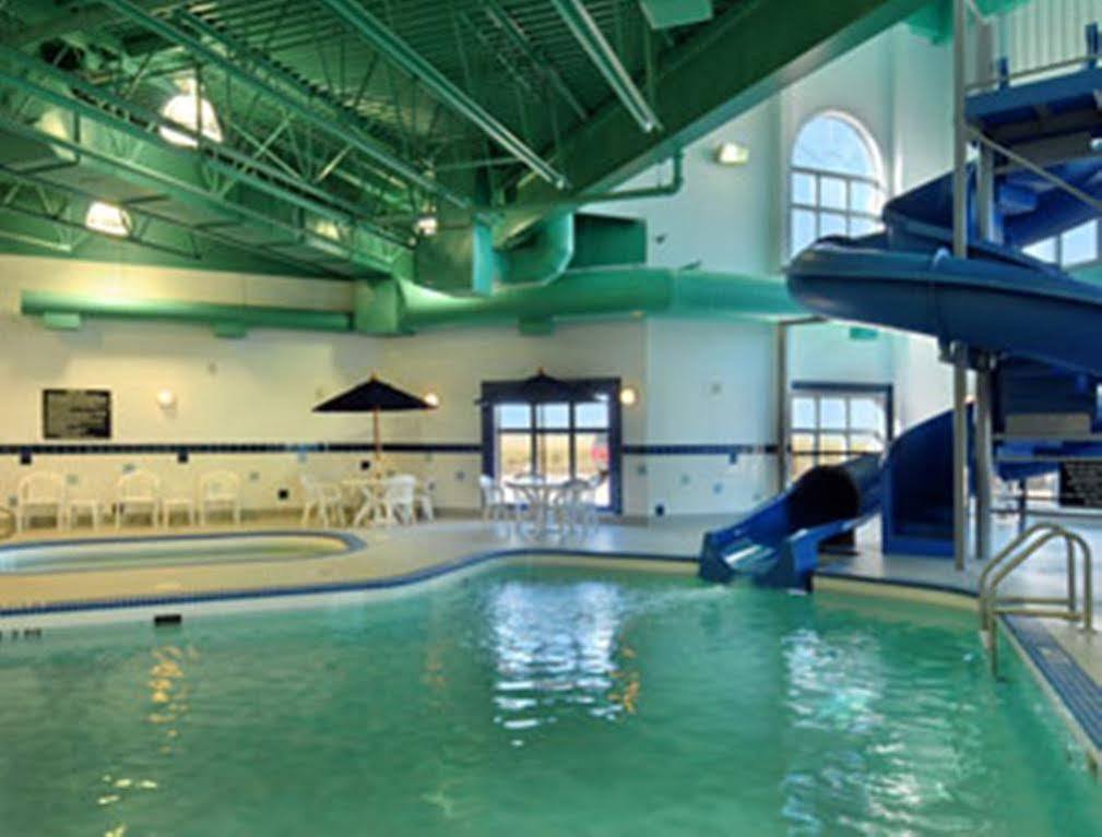 Hotel Ramada By Wyndham Weyburn Zewnętrze zdjęcie