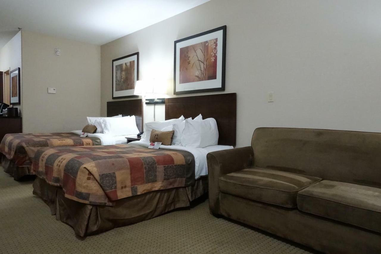 Hotel Ramada By Wyndham Weyburn Zewnętrze zdjęcie