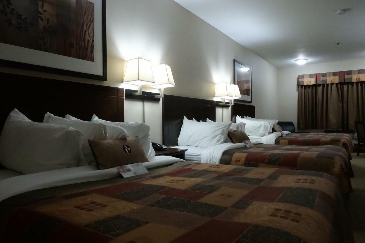 Hotel Ramada By Wyndham Weyburn Zewnętrze zdjęcie
