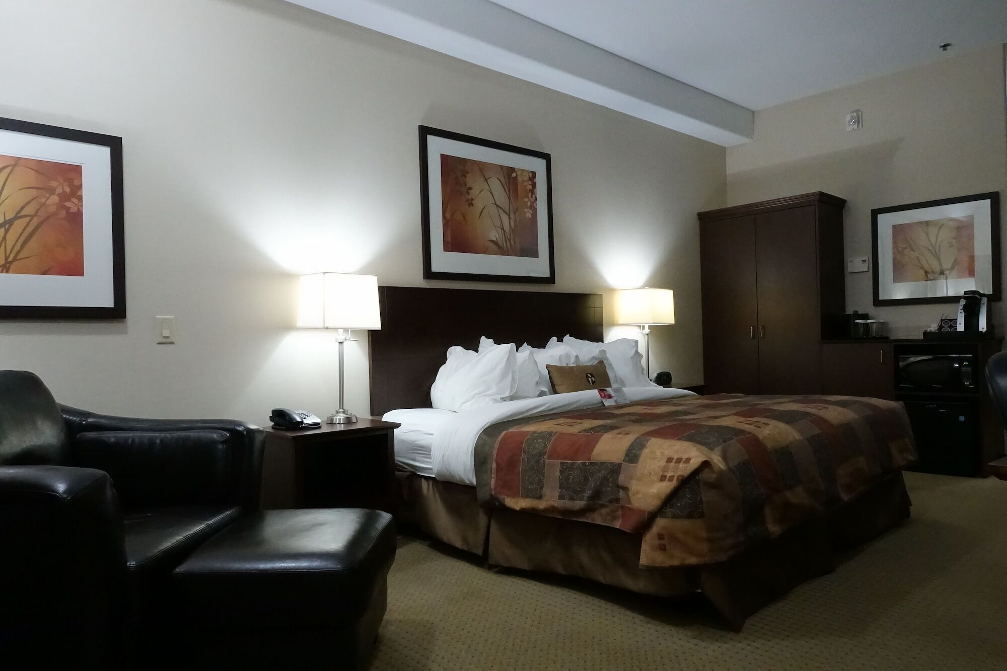Hotel Ramada By Wyndham Weyburn Zewnętrze zdjęcie